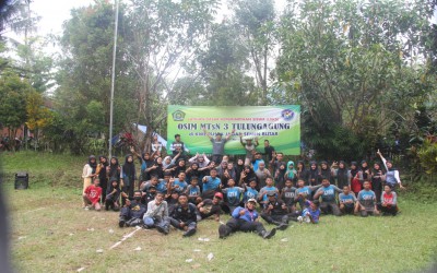 Latihan Dasar Kepemimpinan Siswa (LDKS) Calon OSIM MTsN 3 Tulungagung di KWE Puspa Jagad yang Mengesankan